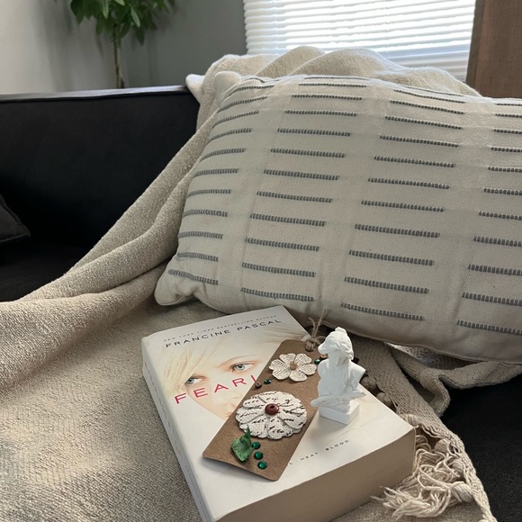 BUNDLE: 📚 Book . Mini Greek Bust Statue + Handmade bookmark - Picture 2 of 12